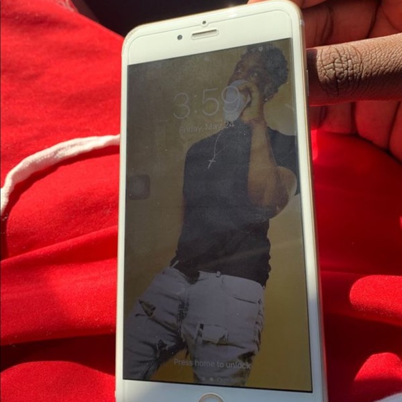 iPhone 8plus - Picture 2 of 3